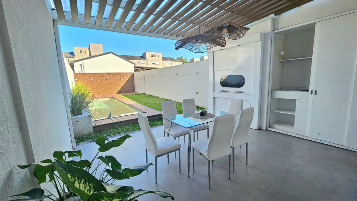 VENTA CASA DUPLEX 2 DORMITORIOS Y PILETA SOMISA foto 2