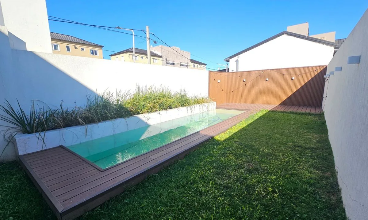 VENTA CASA DUPLEX 2 DORMITORIOS Y PILETA SOMISA foto 3