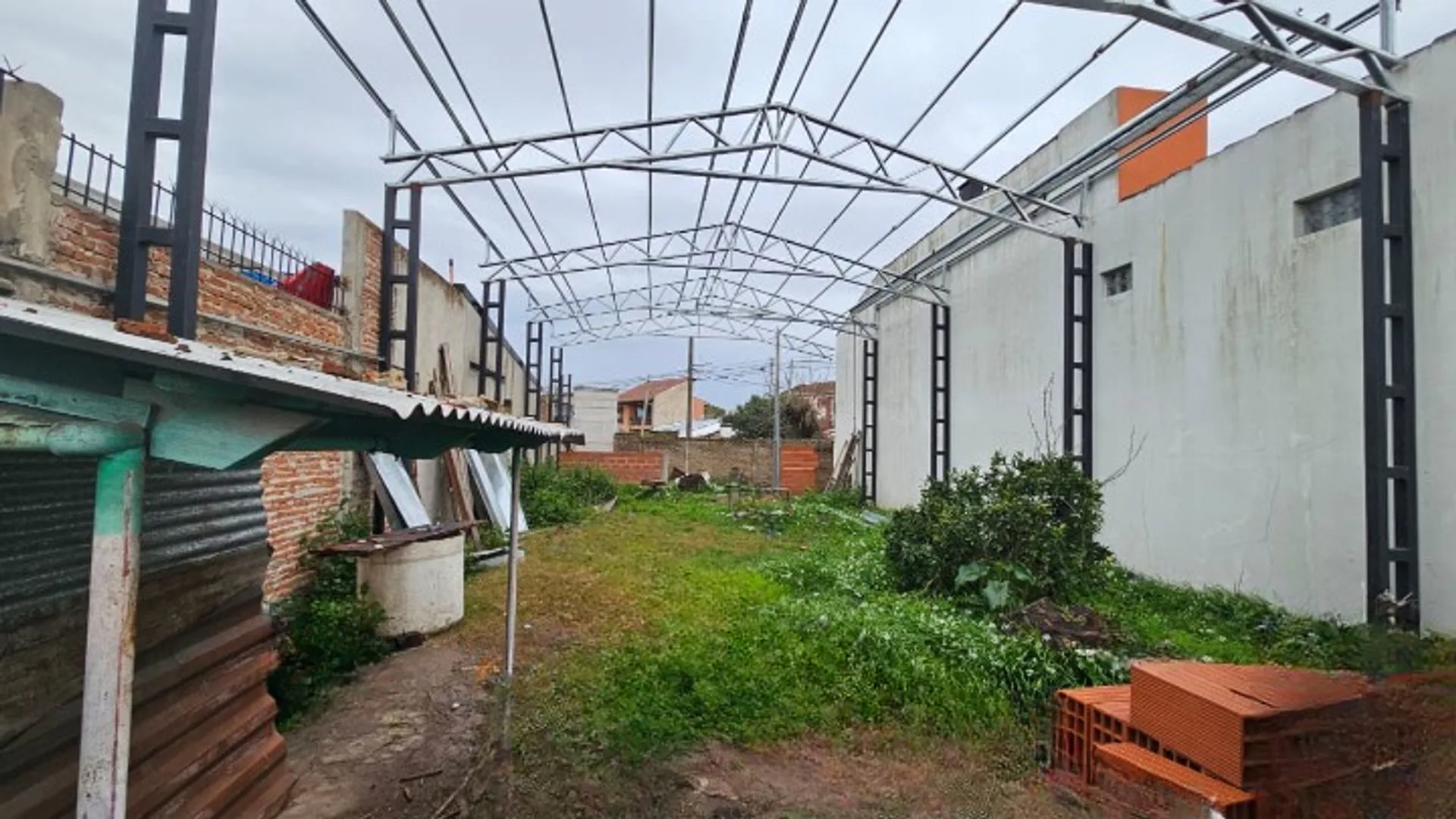 VENTA LOTE SALIDA A DOS CALLES - ZONA JOSE MARMOL foto 4