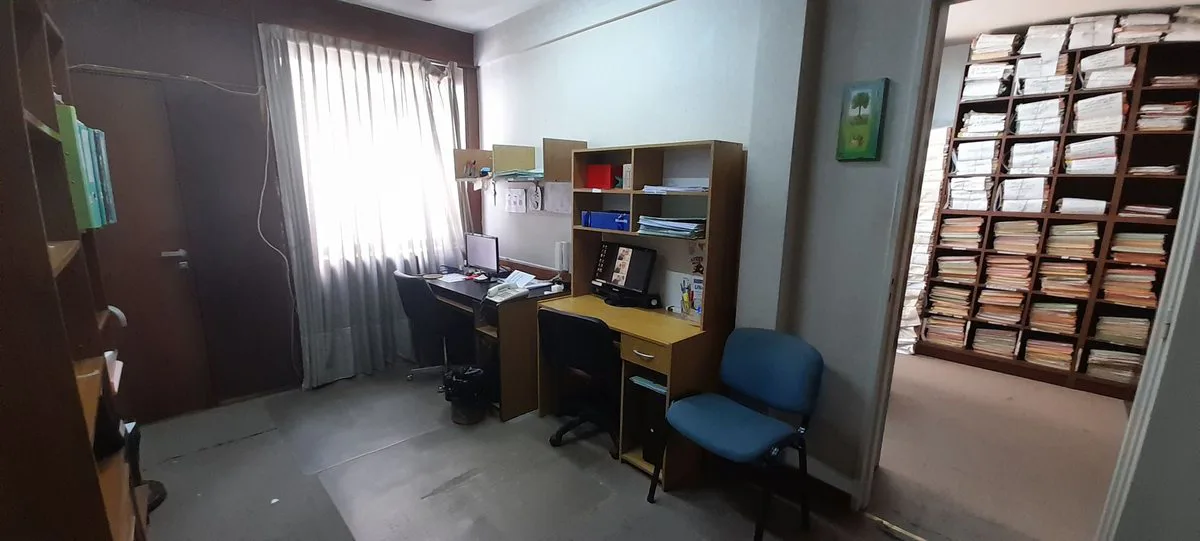 VENTA DE OFICINA 3 AMBIENTES CON BAÑO TRIBUNALES foto 2