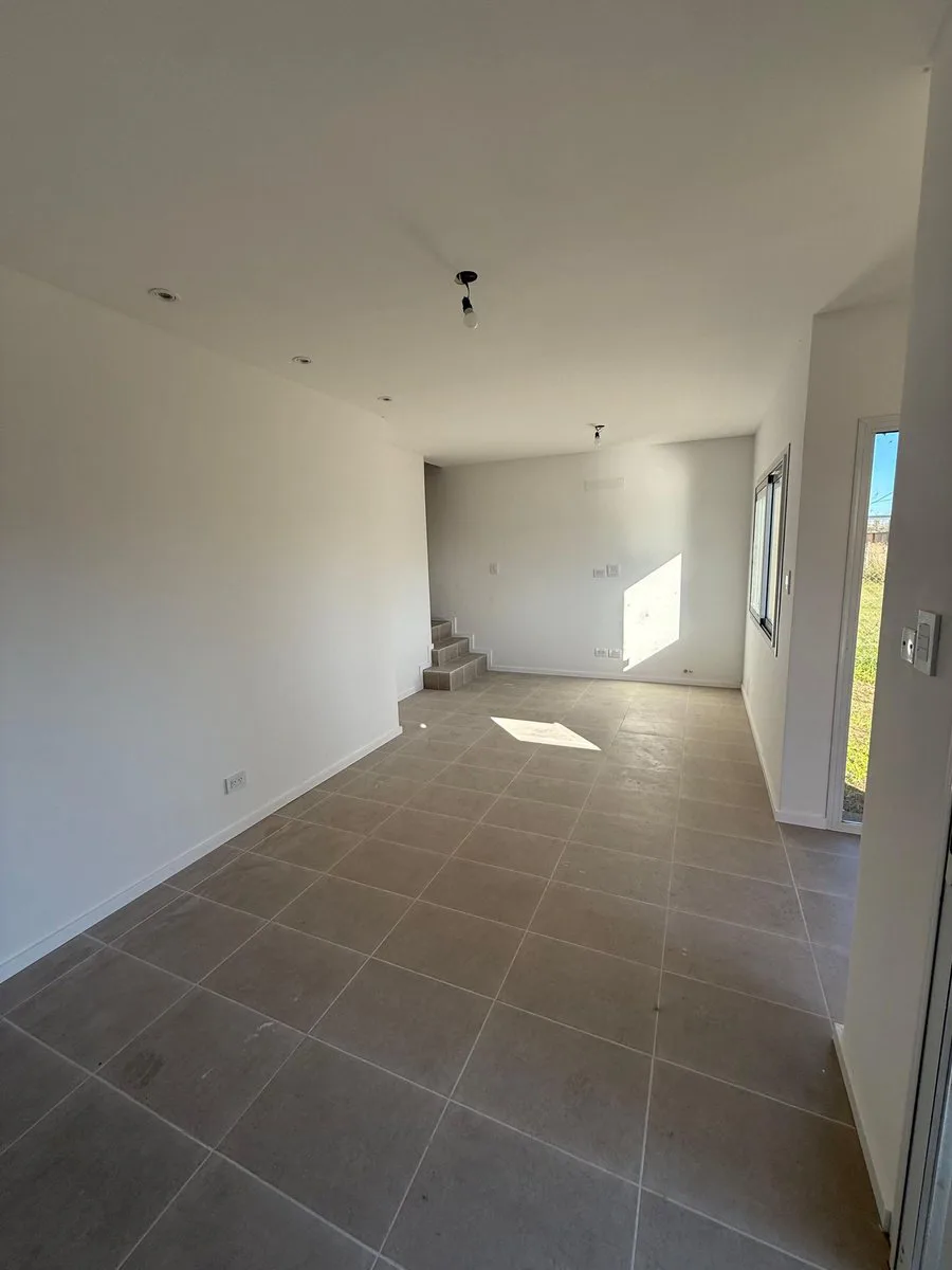 CASA EN VENTA 2 DORMITORIOS DUPLEX EN ROLDAN TS2 foto 5