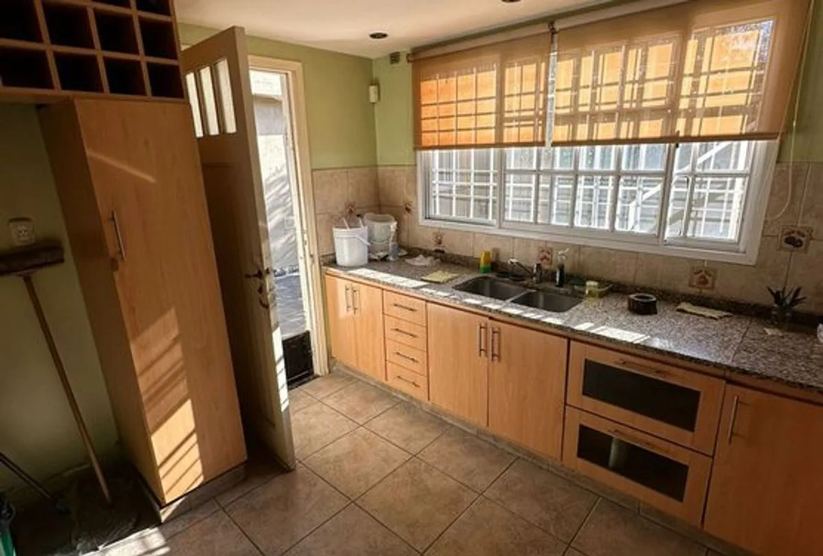 VENTA CASA 3 AMBIENTES + SUM 80MT MORON foto 2