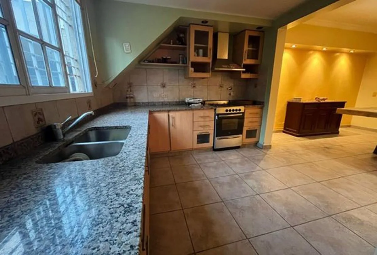 VENTA CASA 3 AMBIENTES + SUM 80MT MORON foto 3