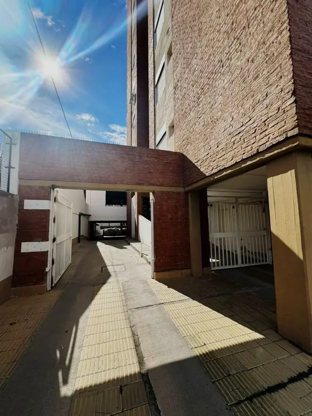 Venta de Cochera en EDIFICIO MORENO 1035