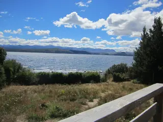 casa con costa de lago foto 1