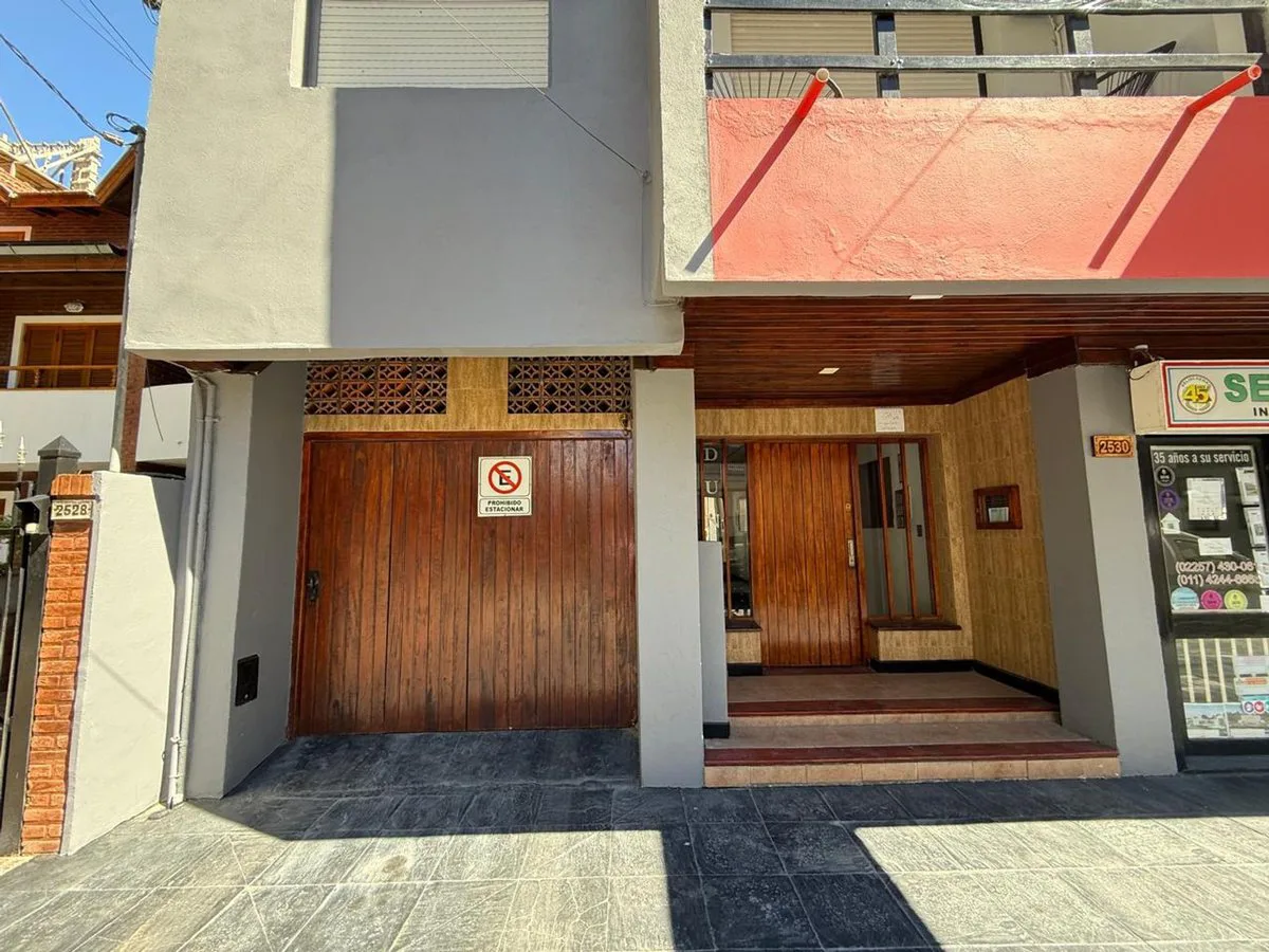 VENTA DEPARTAMENTO 2 AMBIENTES CON COCHERA foto 2