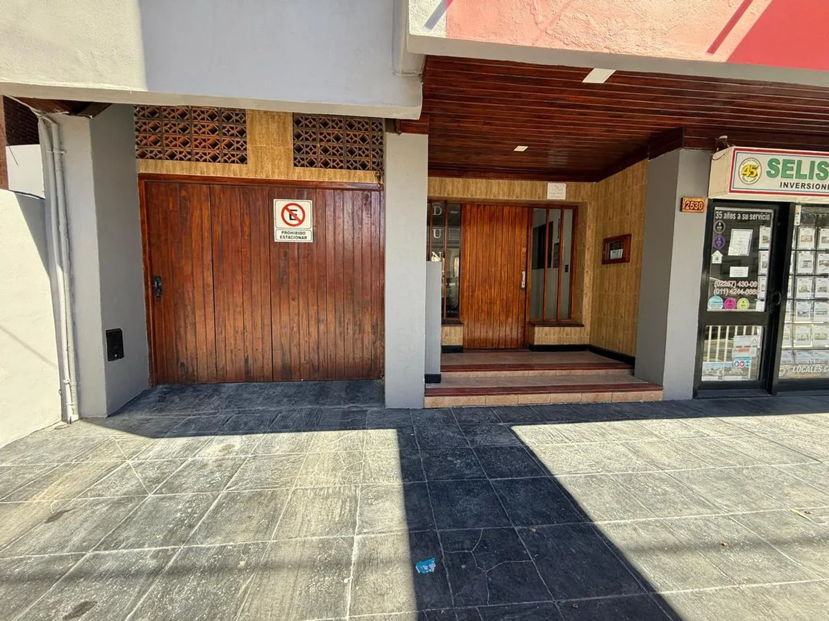 VENTA DEPARTAMENTO 2 AMBIENTES CON COCHERA foto 3