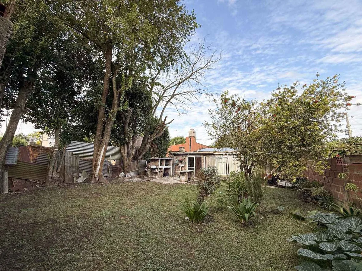 Casa 2 Dormitorios en Venta en Villa Elisa Patio foto 4