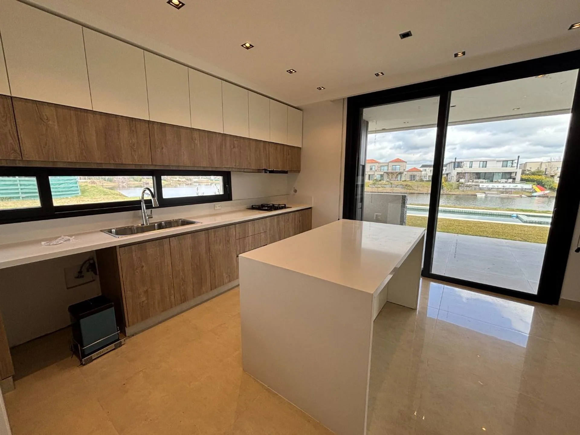 Excelente Casa en Barrio Marinas Puertos Escobar foto 4
