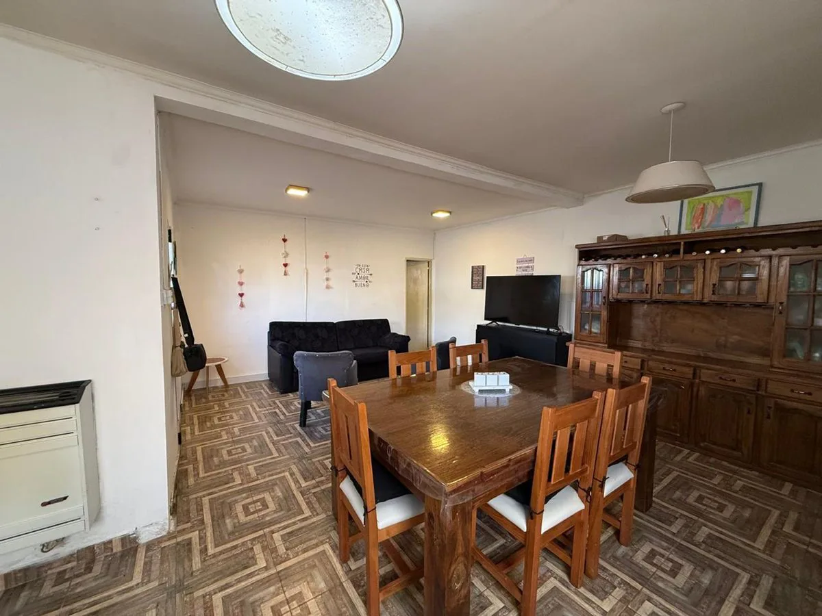 En venta 4 dormitorios, pileta y quincho en White foto 3