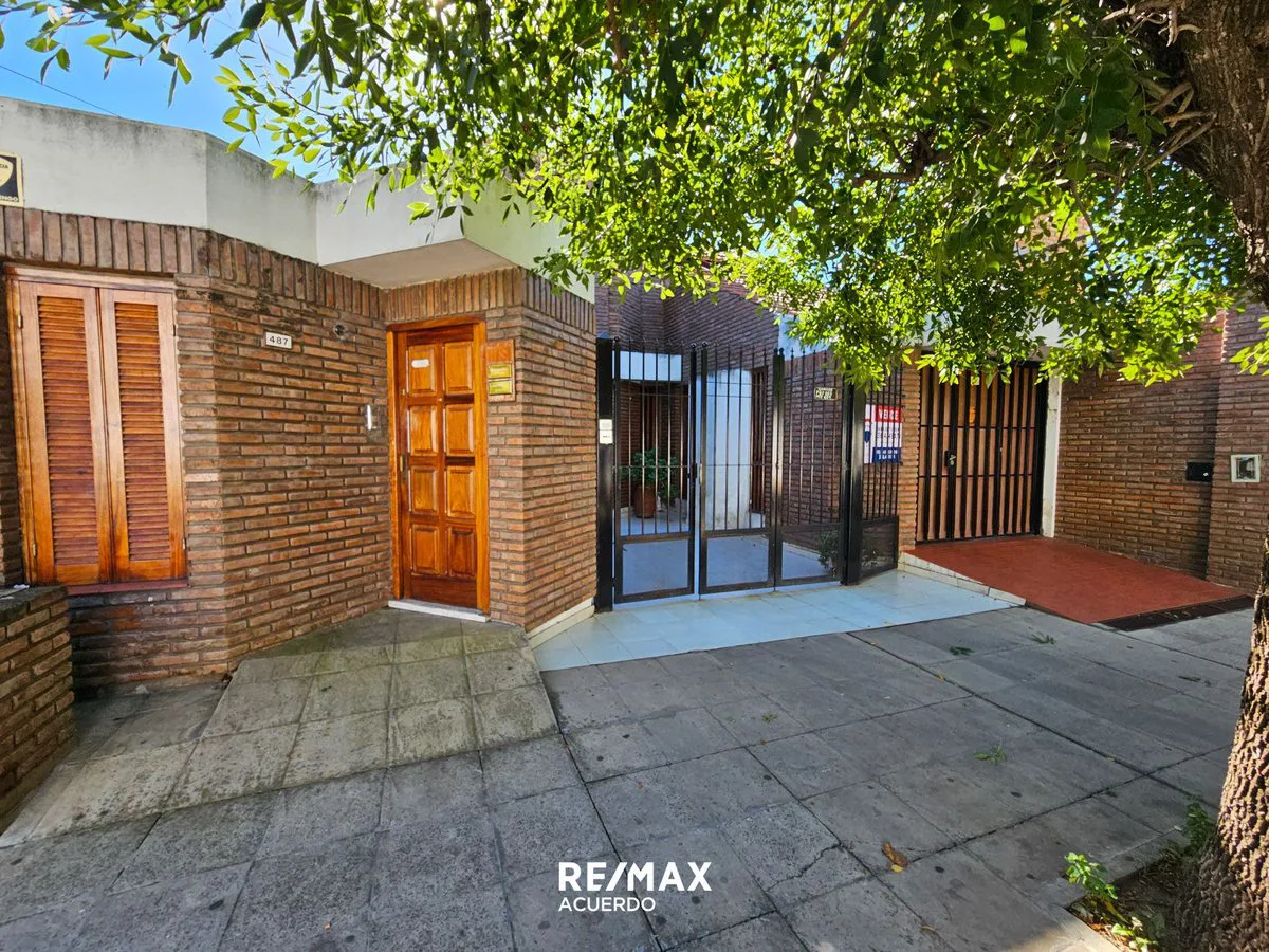 Venta de Casa de 3 dormitorios en el centro de SN foto 2