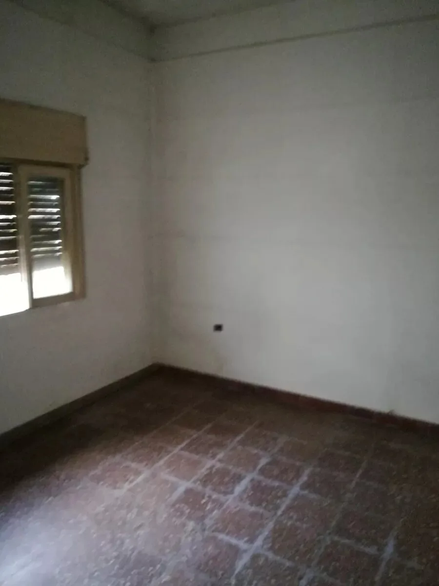 Departamento 3 Ambientes Tipo Casa a Refaccionar Lomas del Mirador foto 4