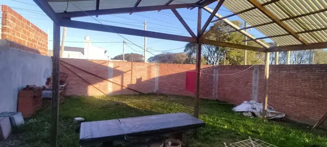 CASA 3 AMBIENTE VENTA BARRIO SANTA ANA GLEW