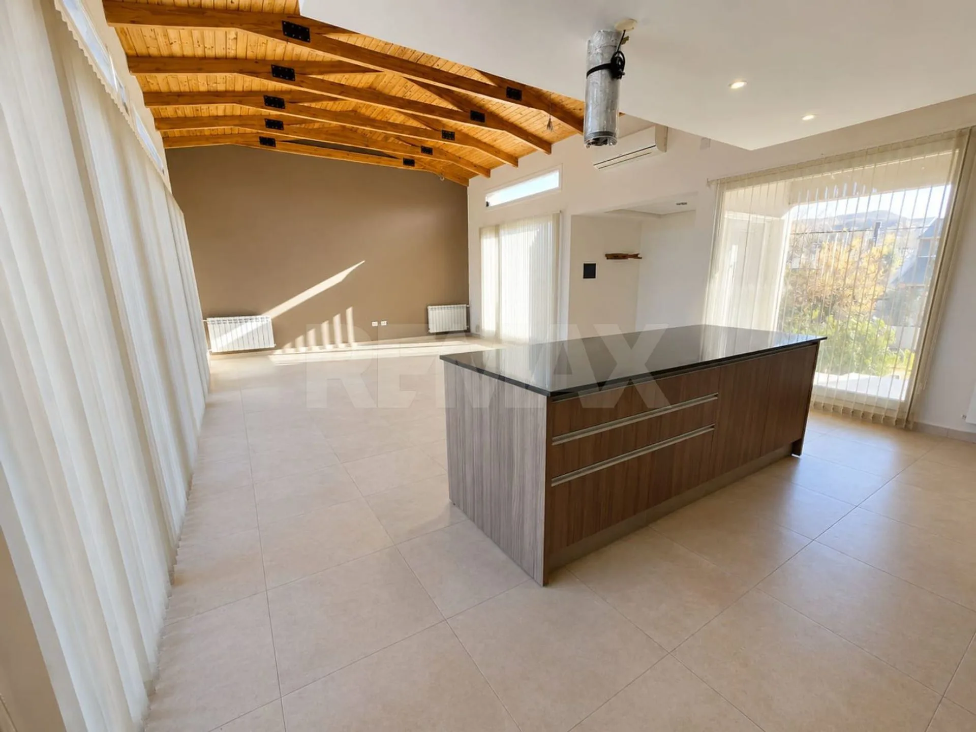 CASA EN VENTA 3 DORMITORIOS VILLA EL CHOCON foto 4
