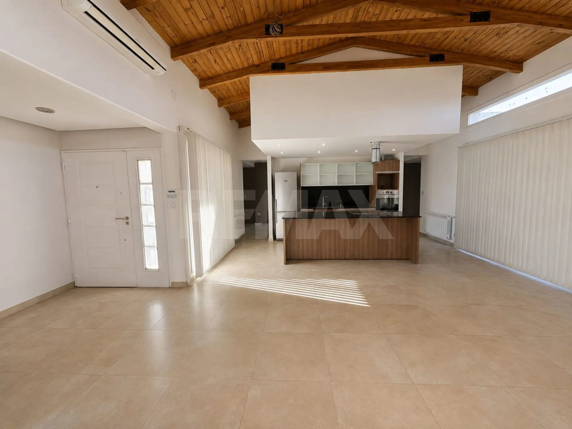 CASA EN VENTA 3 DORMITORIOS VILLA EL CHOCON foto 5