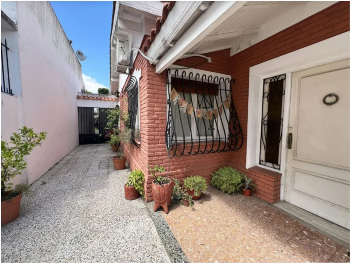 VENTA CASA 3 AMBIENTES RAMOS MEJIA BARRIO PILETA foto 3