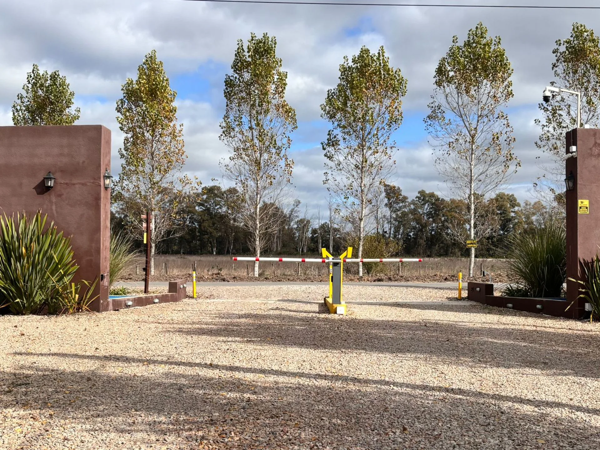 LOTE EN VENTA BARRIO ESTILO CAMPO CANNING foto 3