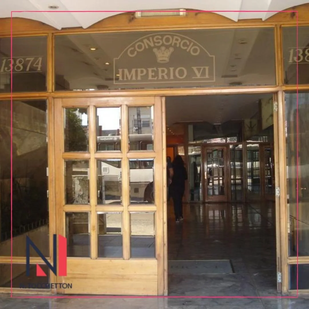 Venta amplio depto 2 amb sobre Av Rivadavia foto 2