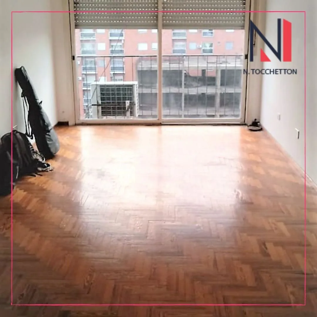 Venta amplio depto 2 amb sobre Av Rivadavia foto 4