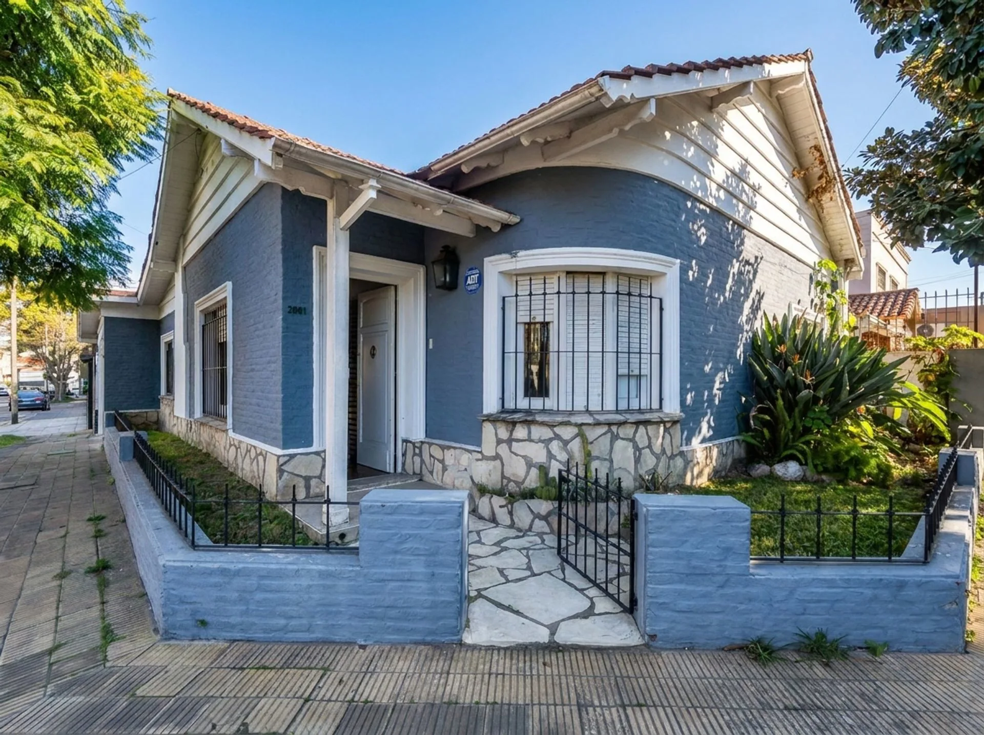Venta Casa 3 Ambientes Martínez c/Pileta y cochera foto 2
