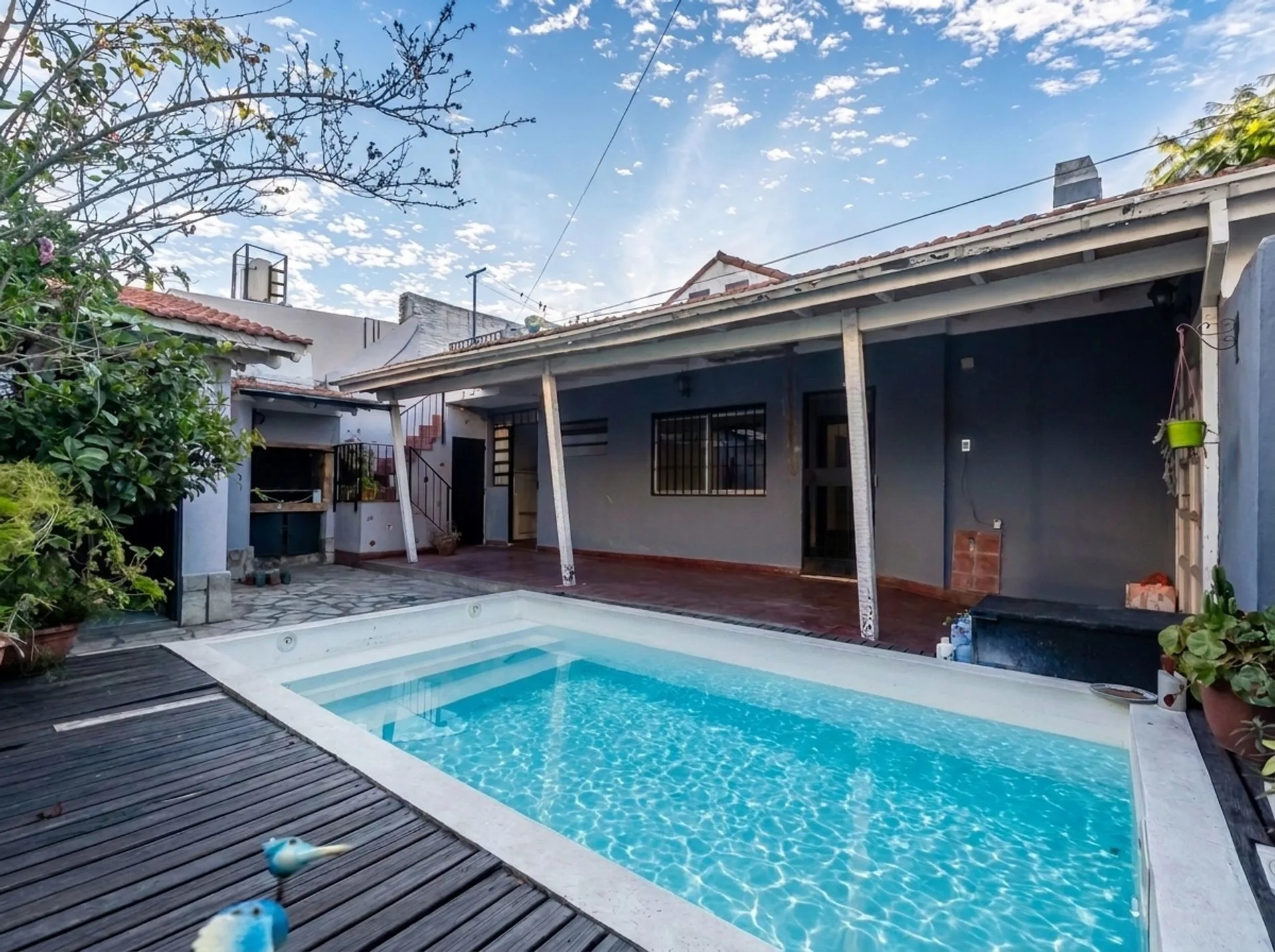Venta Casa 3 Ambientes Martínez c/Pileta y cochera foto 3