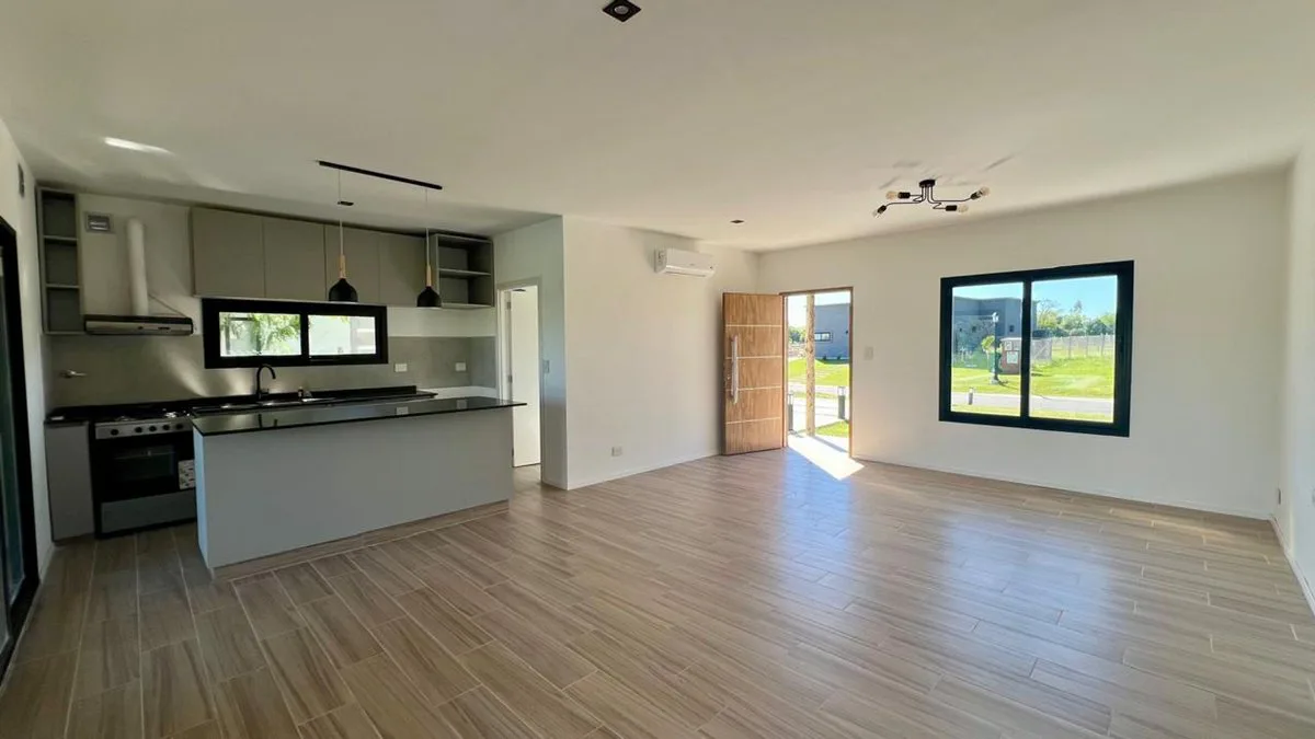 CASA 4 AMBIENTES A ESTRENAR SAN SEBASTIAN