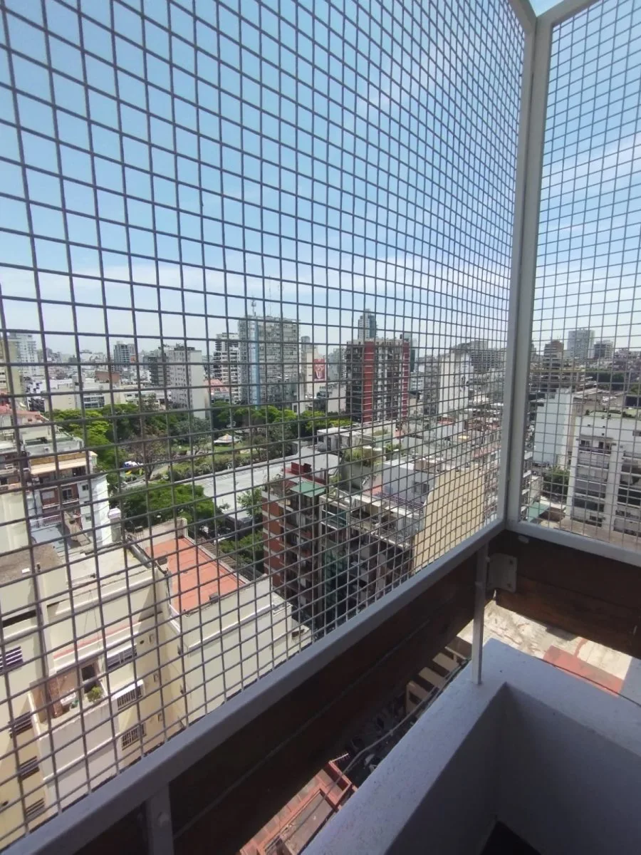 Belgrano 2 ambientes balcón piso 15 y cochera foto 3