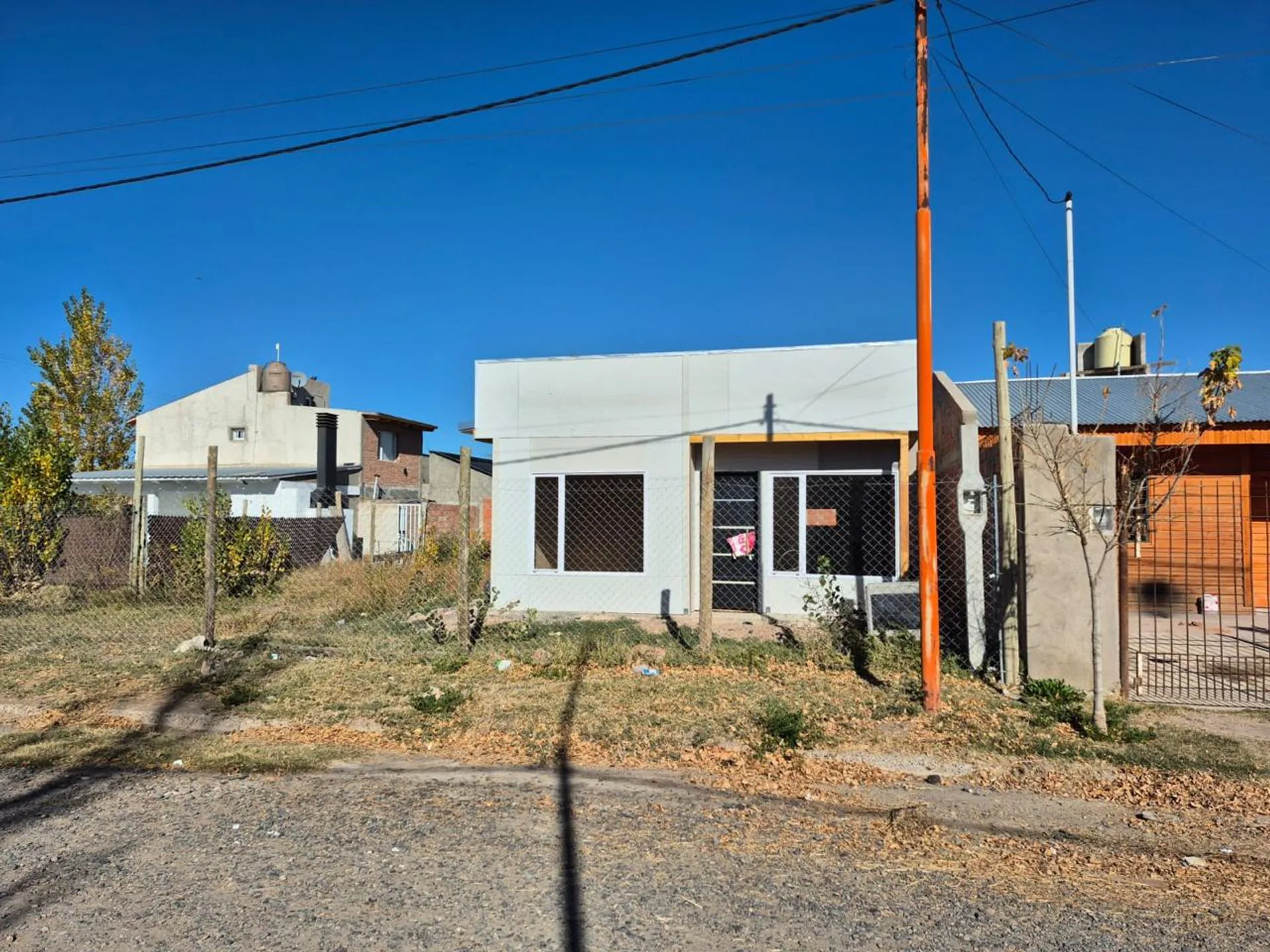VENTA CASA A TERMINAR FERNANDEZ ORO foto 2