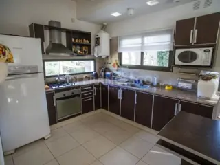 Hermosa casa moderna de 3 dormitorios en Pinamar foto 2