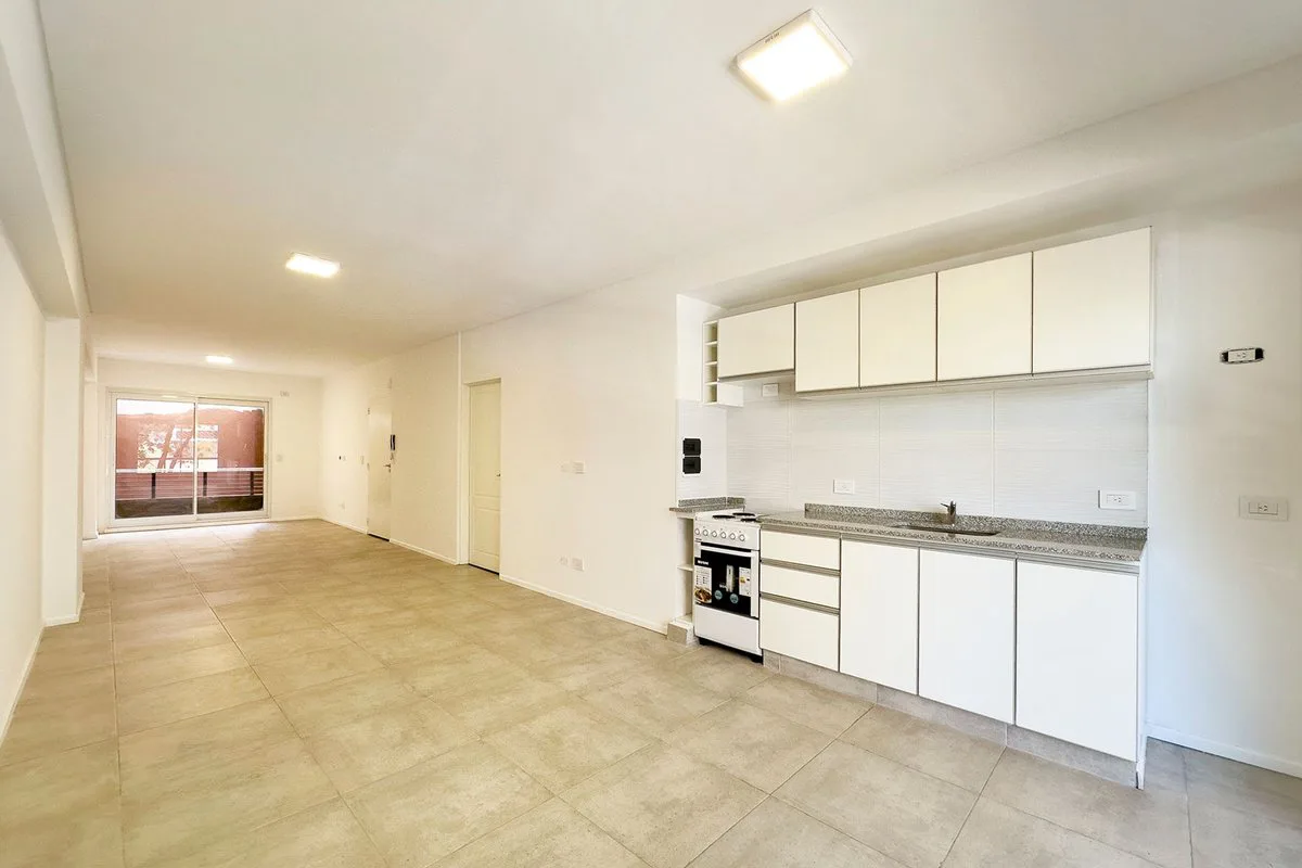 VENTA MONOAMBIENTE CON DOBLE BALCÓN,ZONA BARRACAS foto 4