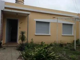 VENDO CASA DE TRES DORMITORIOS EN Bº LICEO PRIMERA SECCION foto 3