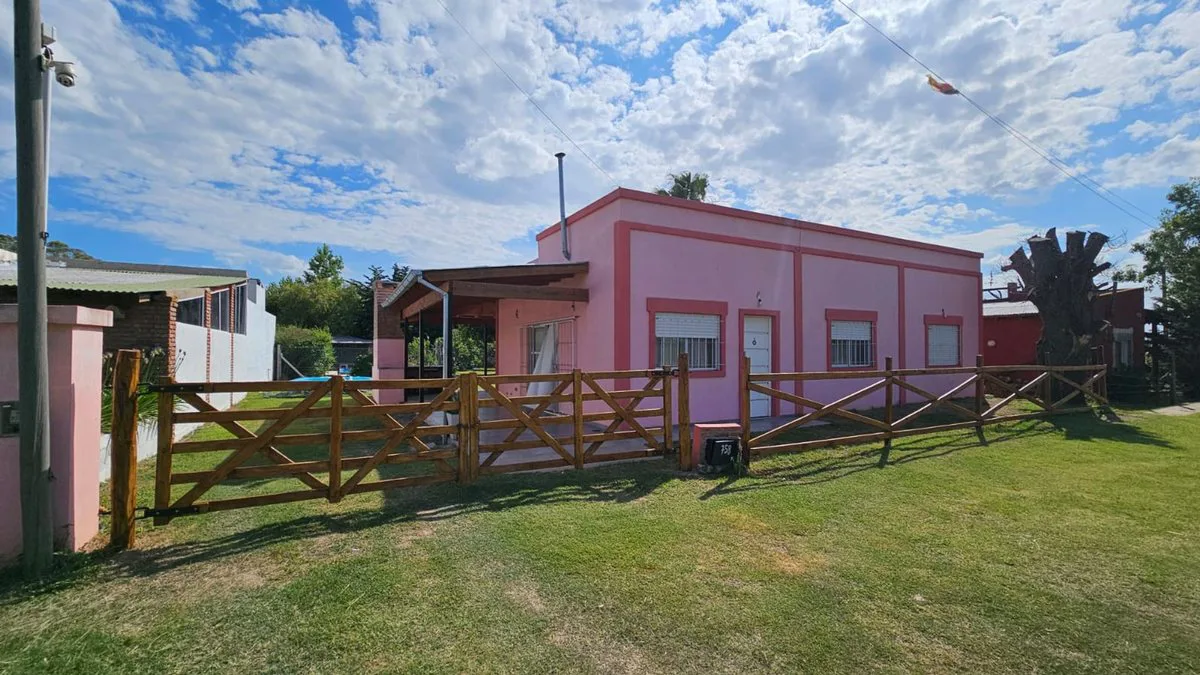 VENTA CASA QUINTA C/PILETA APTO CREDITO LAG LOBOS foto 5