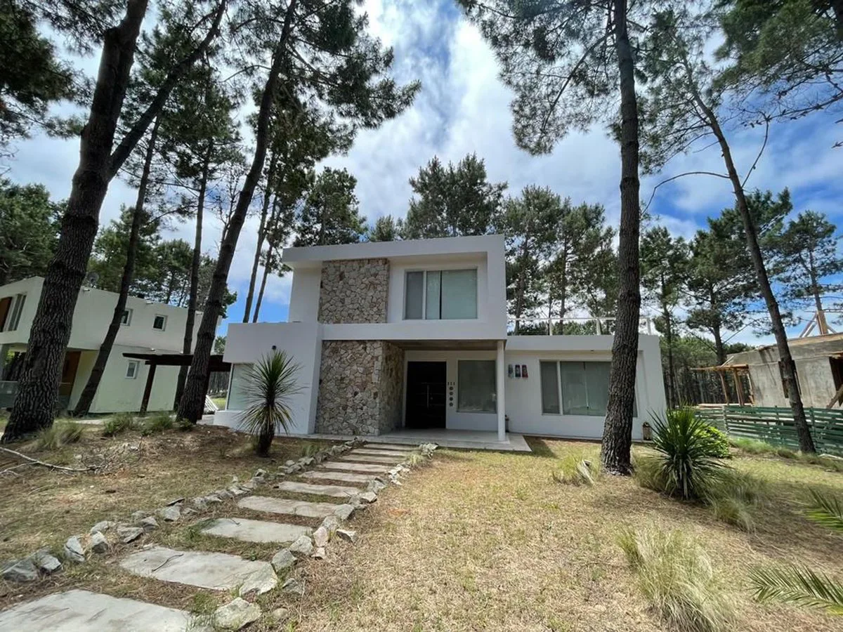 Venta Casa Villa Robles fondo laguna Barrio II 573 foto 2