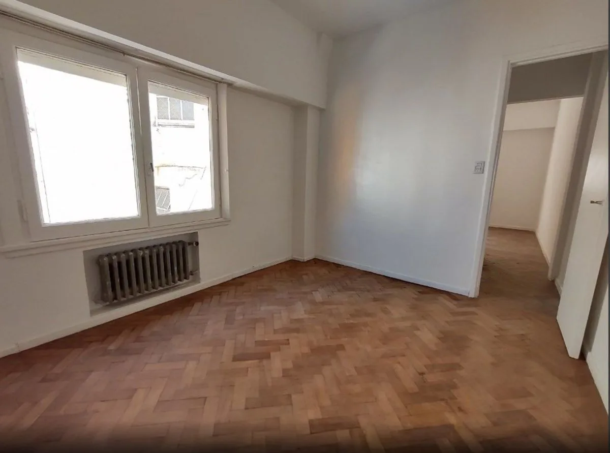 VENTA CON RENTA EN ONCE | 2 amb con gran potencial foto 3