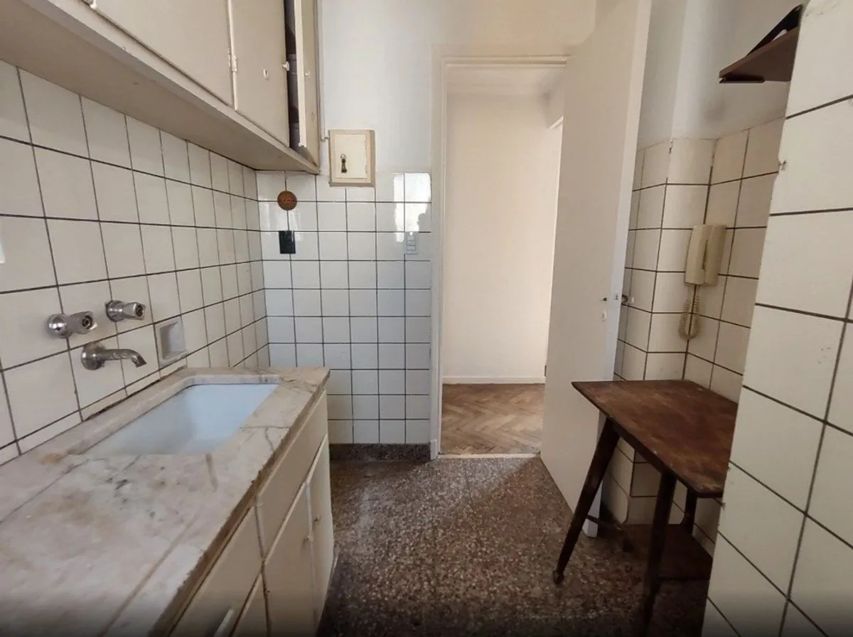 VENTA CON RENTA EN ONCE | 2 amb con gran potencial foto 4