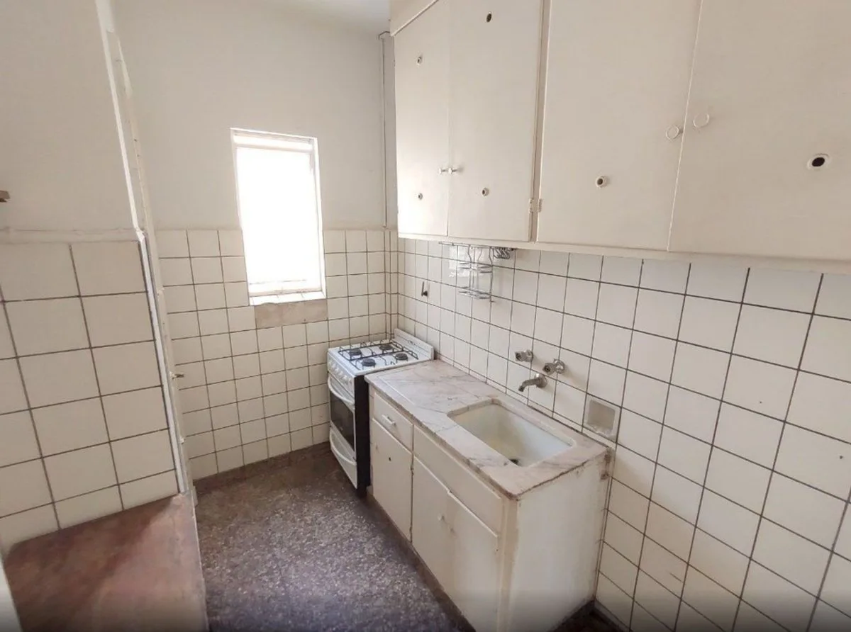 VENTA CON RENTA EN ONCE | 2 amb con gran potencial foto 5