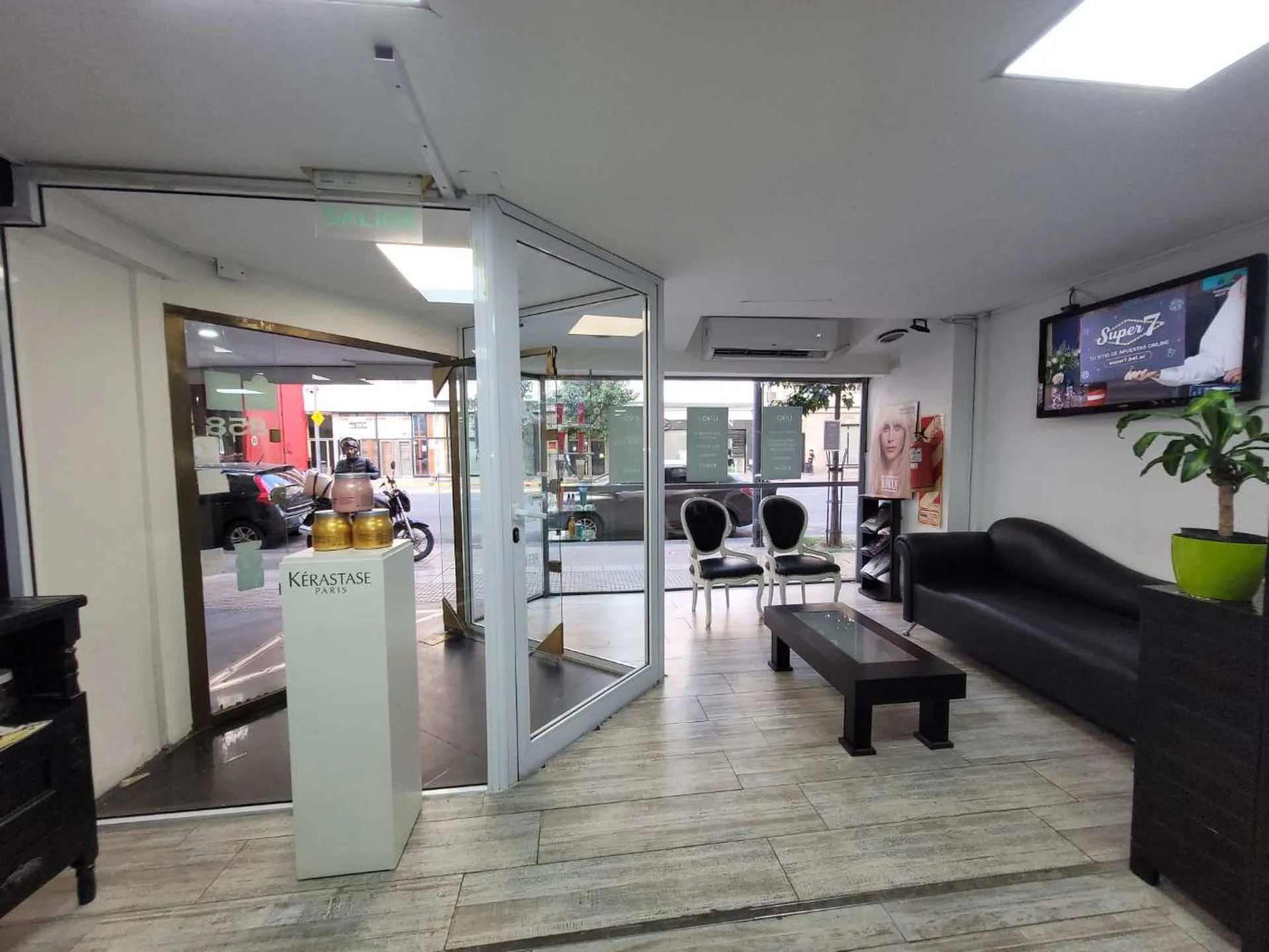 ALQULER  LOCAL 80 M2  EN AV CÓRDOBA foto 5