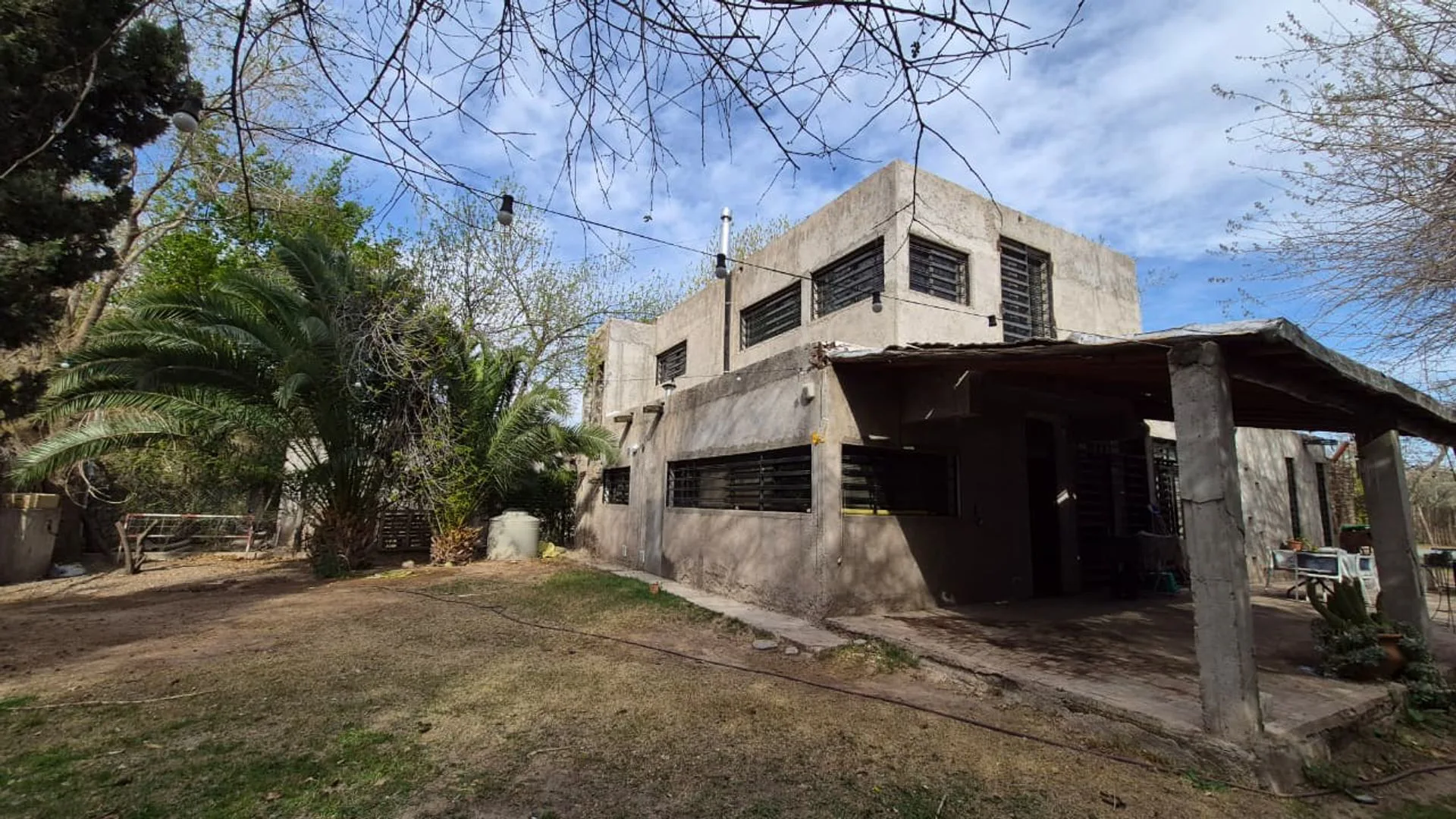 CASA CON AMPLIO TERRENO Y PILETA EN BERMEJO