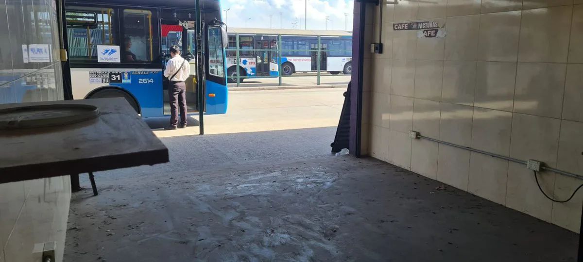 LOCAL EN TERMINAL DE COLECTIVOS DE PUENTE LA NORIA foto 2