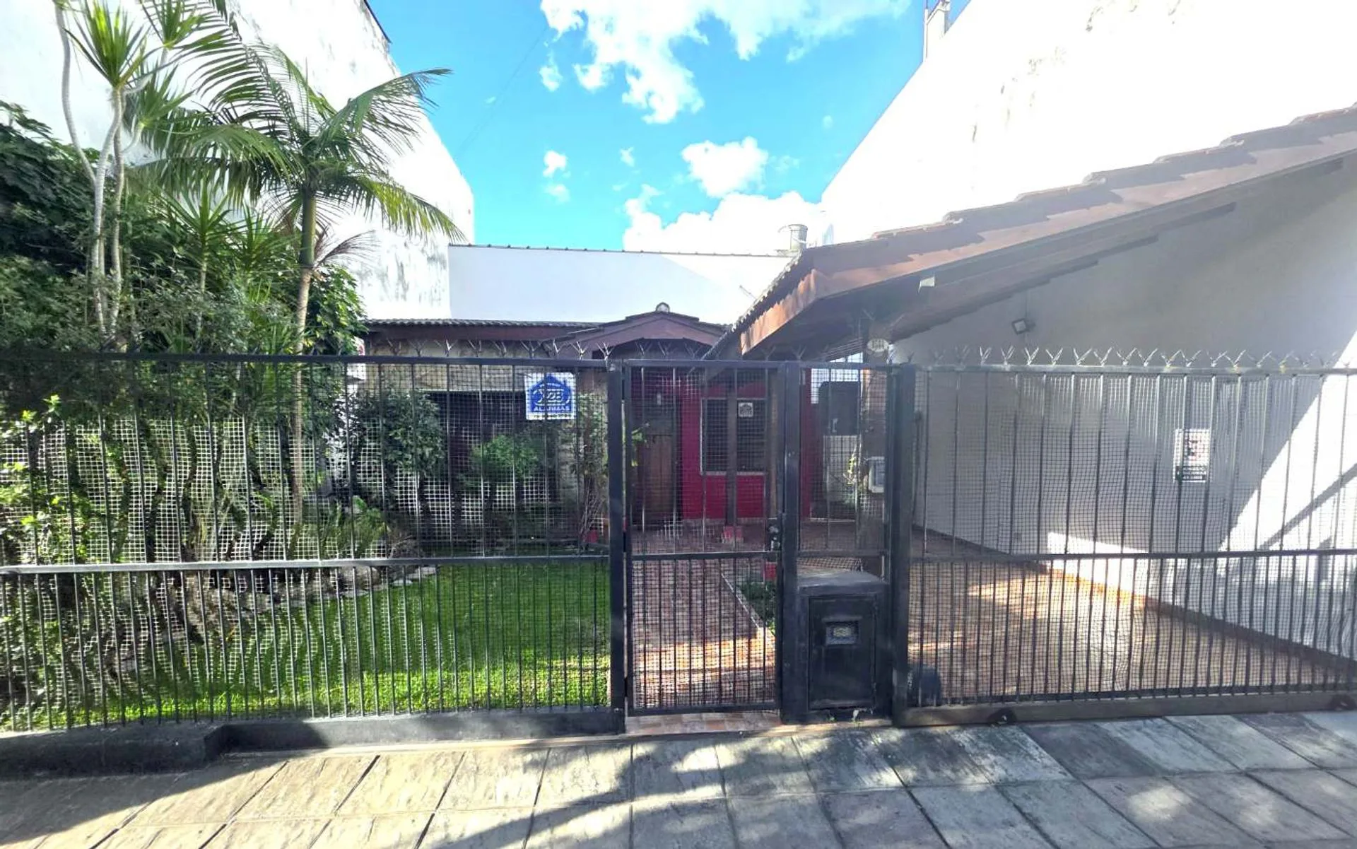 Casa 4 amb. ,garage , patio c/parrilla y terraza