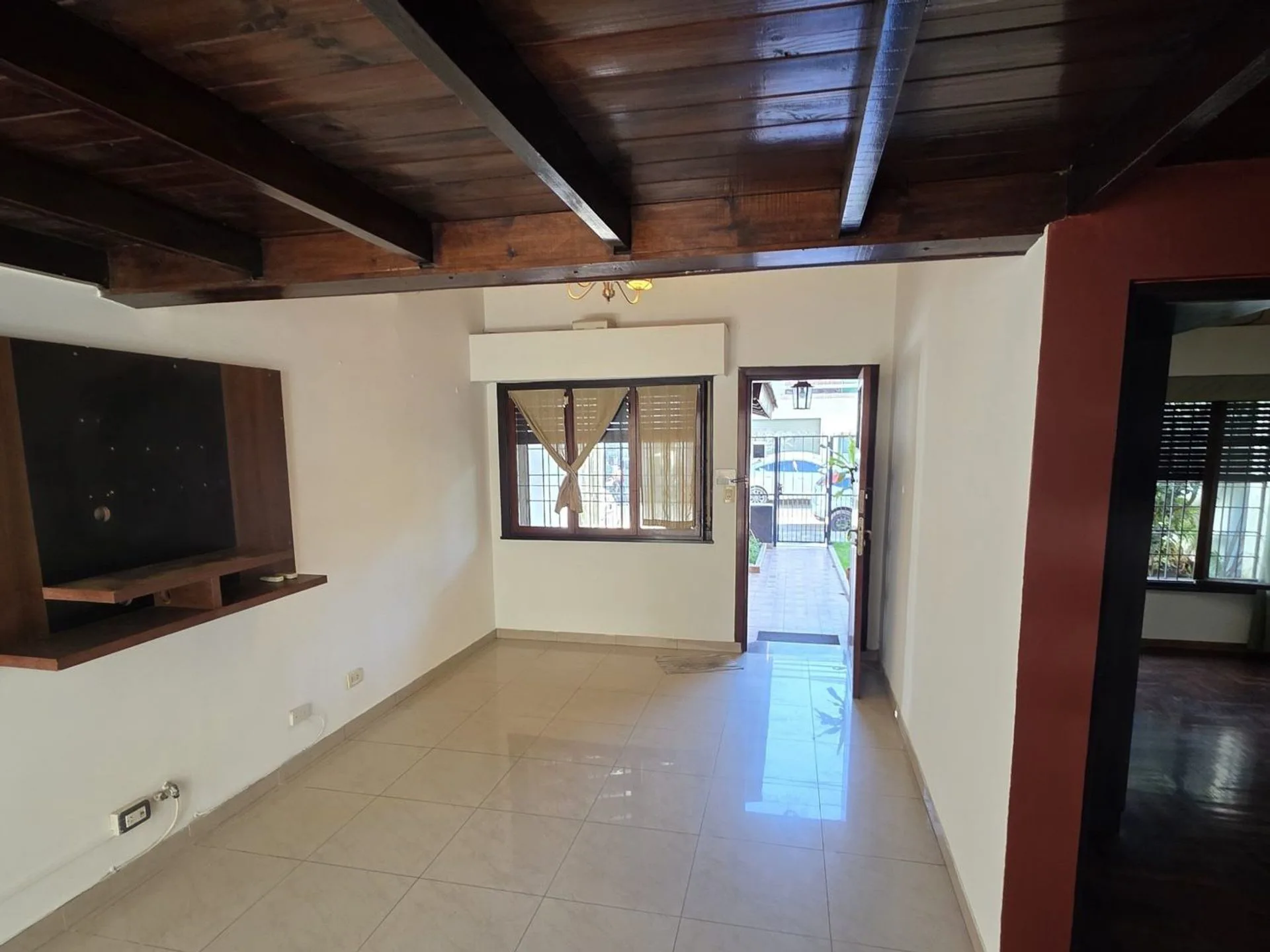 Casa  4 amb. ,garage , patio c/parrilla y terraza foto 4