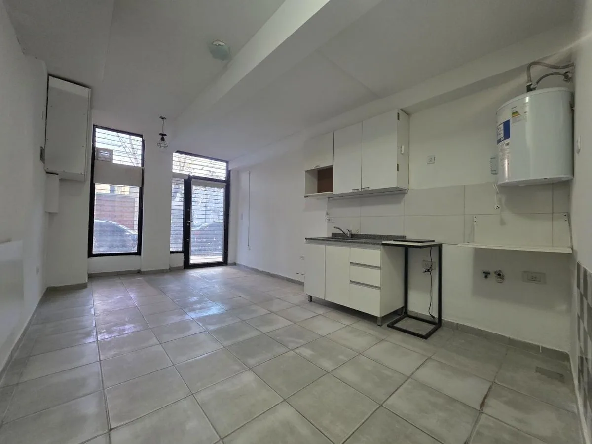 VENTA. MONOAMBIENTE APTO COMERCIAL EN PARQUE CHAS foto 2