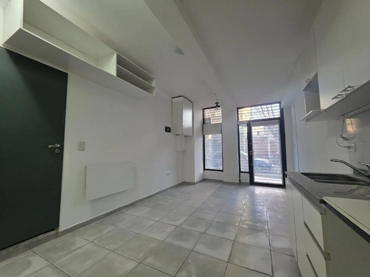 VENTA. MONOAMBIENTE APTO COMERCIAL EN PARQUE CHAS foto 5