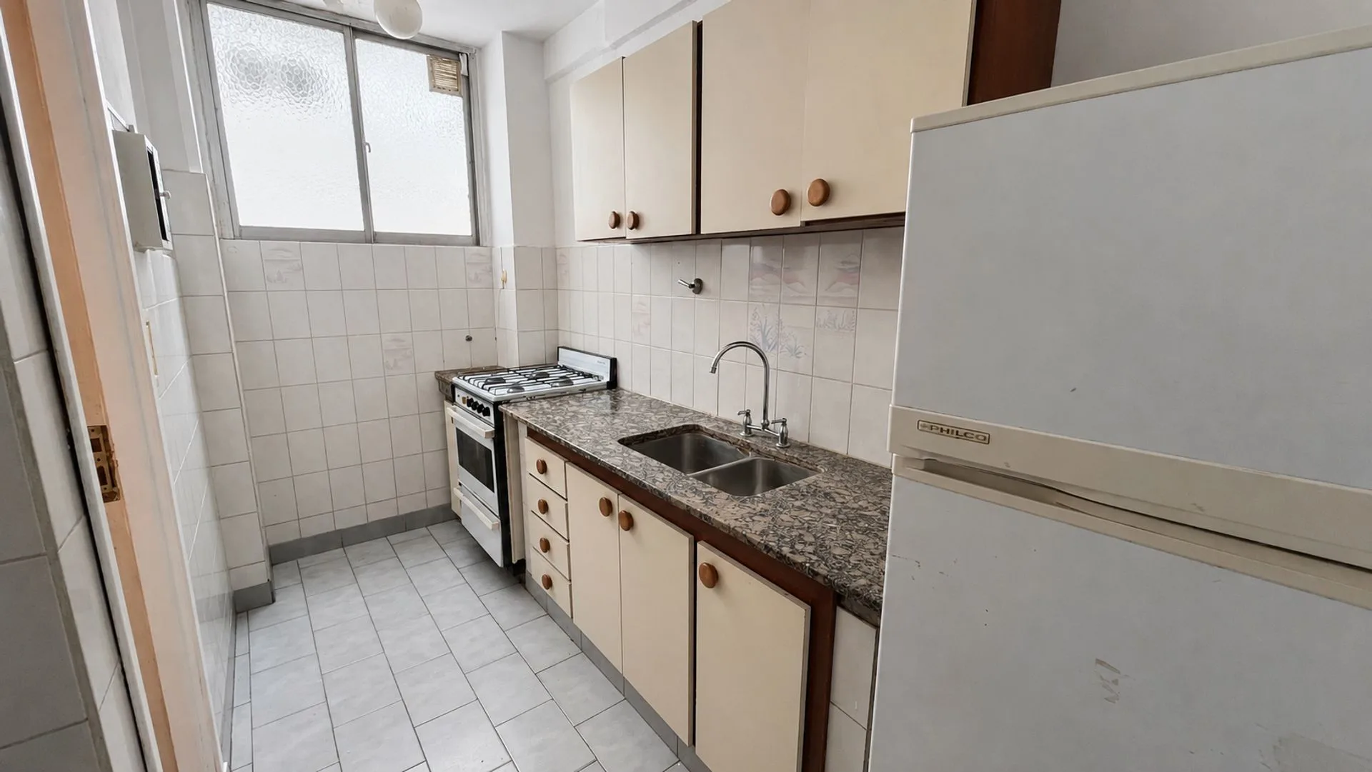 DPTO 3 AMB EN VENTA EN CENTRO AL FRENTE CON BALCON foto 3
