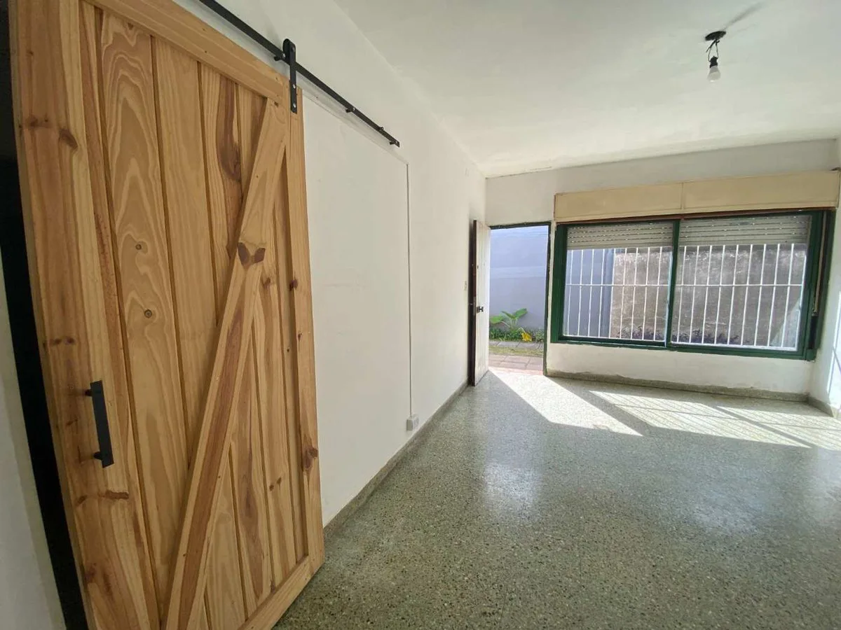 VENTA PH 2 AMBIENTES PB MORENO CON COCHERA foto 2