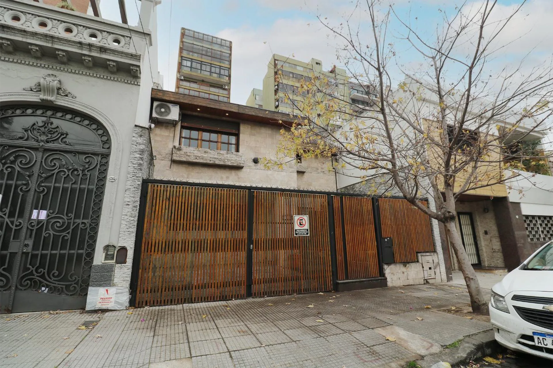 Venta Casa 5 ambientes Pileta Parque Chacabuco foto 2