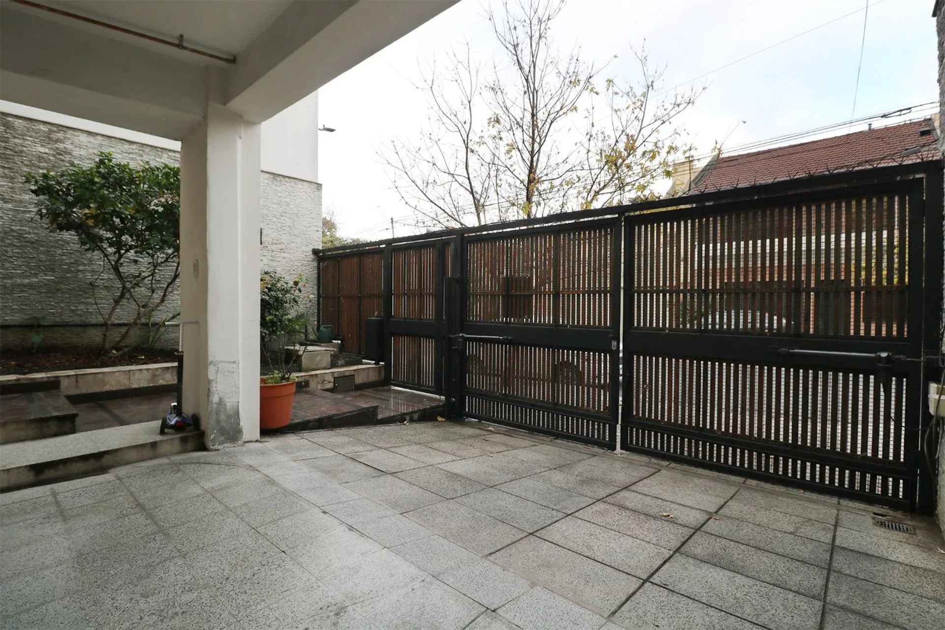 Venta Casa 5 ambientes Pileta Parque Chacabuco foto 3