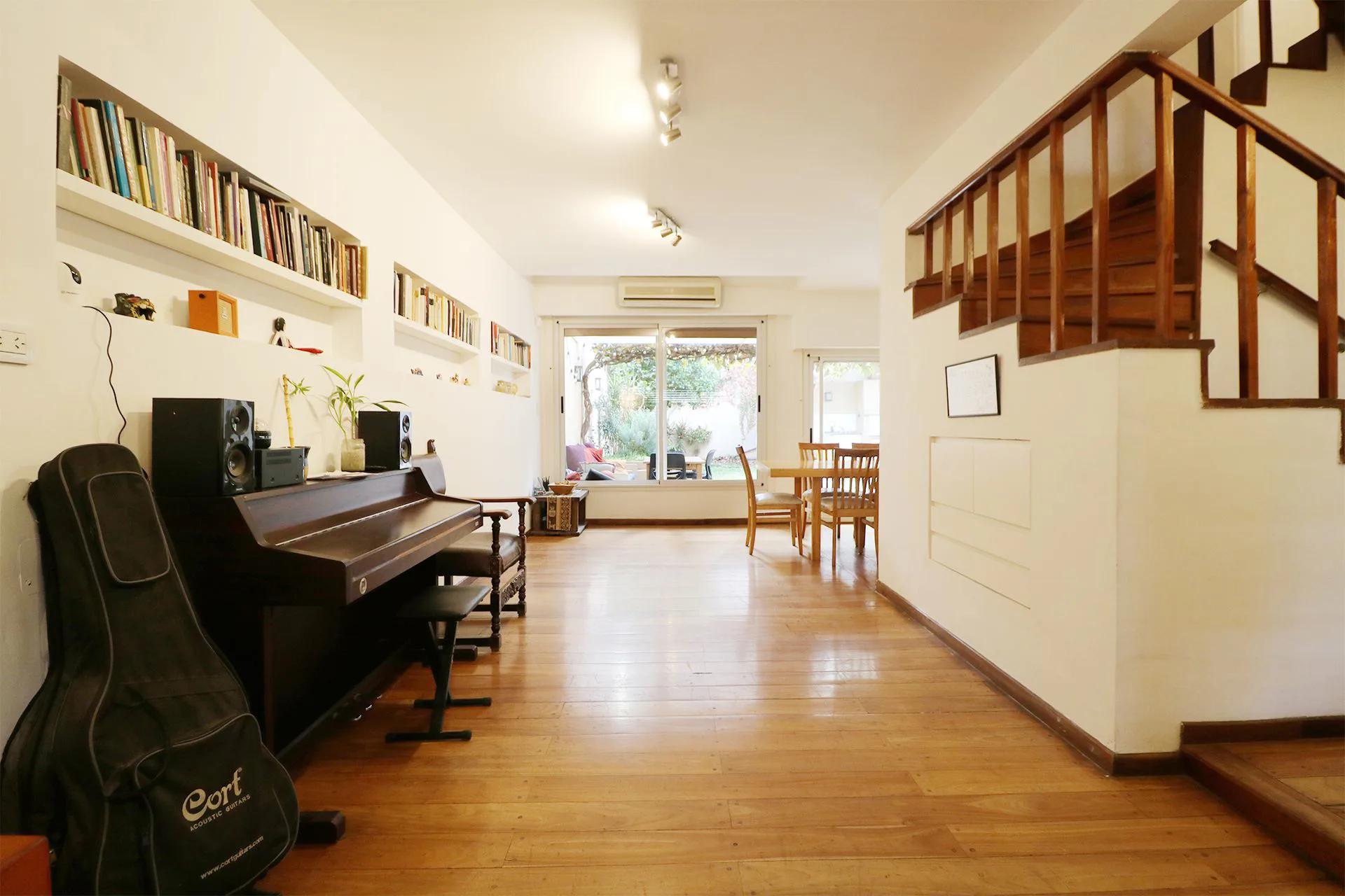 Venta Casa 5 ambientes Pileta Parque Chacabuco foto 4