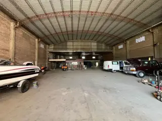 GRAN GALPÓN EN ALQUILER - EXCELENTE UBICACIÓN Y AMPLIAS POSIBILIDADES DE USO foto 3