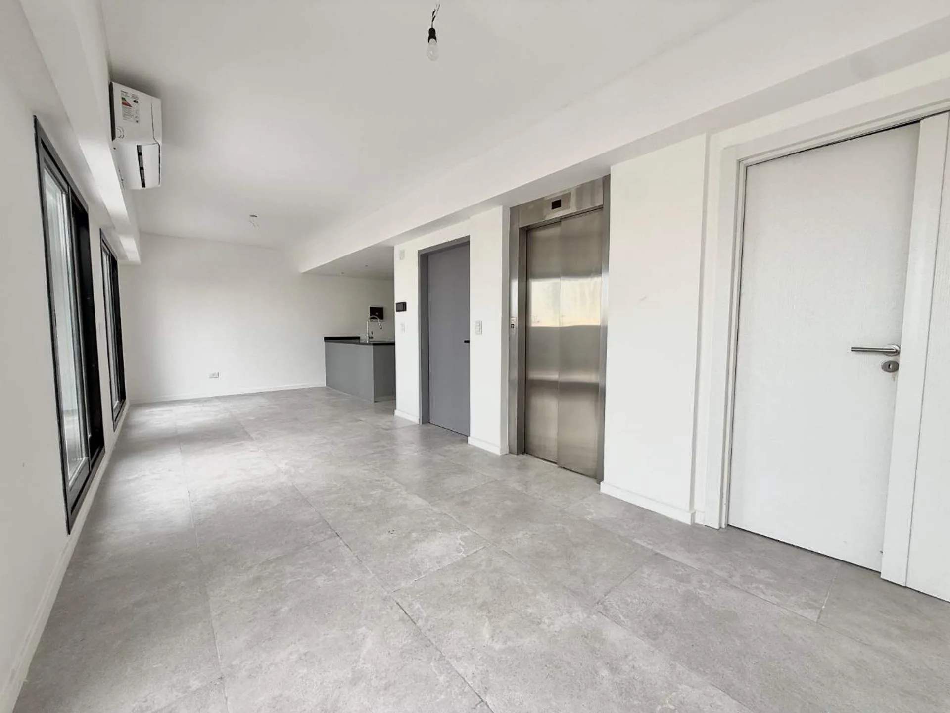 2 AMB A ESTRENAR CON TERRAZA PROPIA EN RECOLETA foto 3